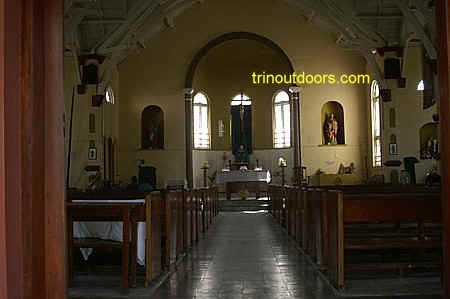 interior mayaro catholic compressed.jpg (57331 bytes)