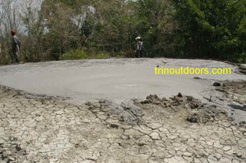 la moselle mud volcano compressed.jpg (92949 bytes)