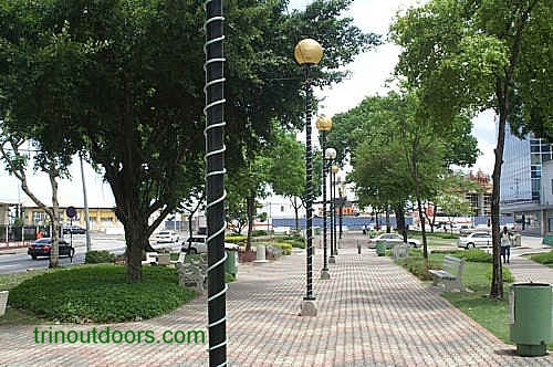 lara promenade compressed.jpg (118153 bytes)