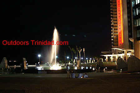 port of spain waterfront esplanade small.jpg (59819 bytes)